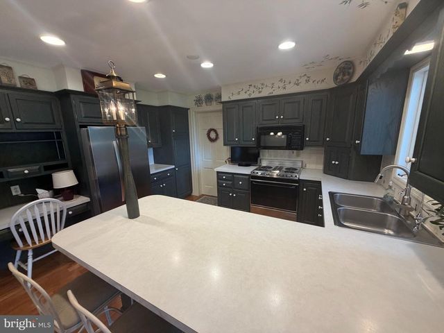 957 MONDALE RD, Bird In Hand, PA 17505