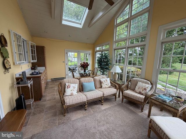 957 MONDALE RD, Bird In Hand, PA 17505
