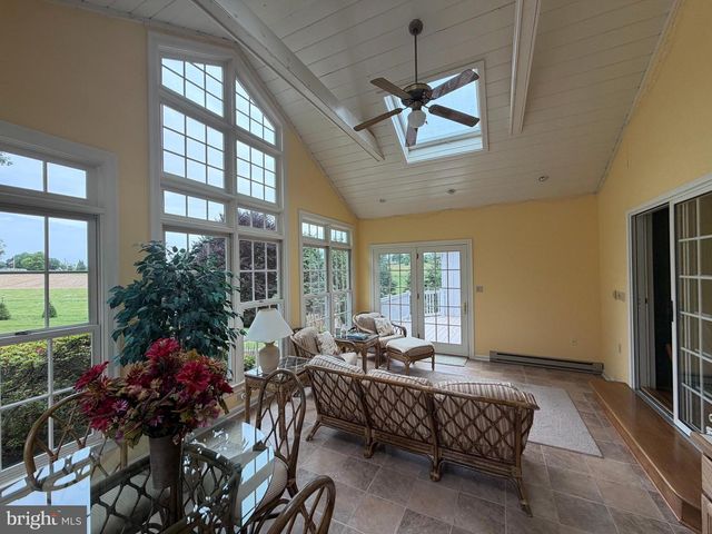 957 MONDALE RD, Bird In Hand, PA 17505