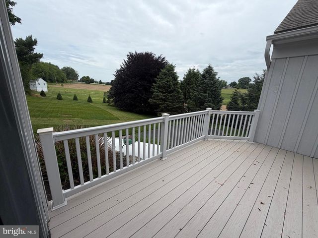 957 MONDALE RD, Bird In Hand, PA 17505