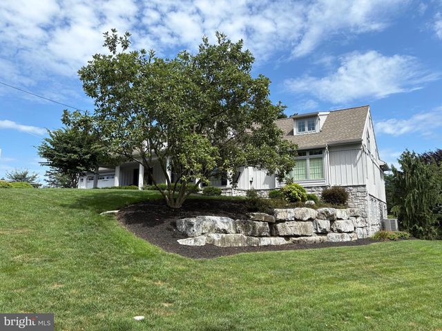 957 MONDALE RD, Bird In Hand, PA 17505
