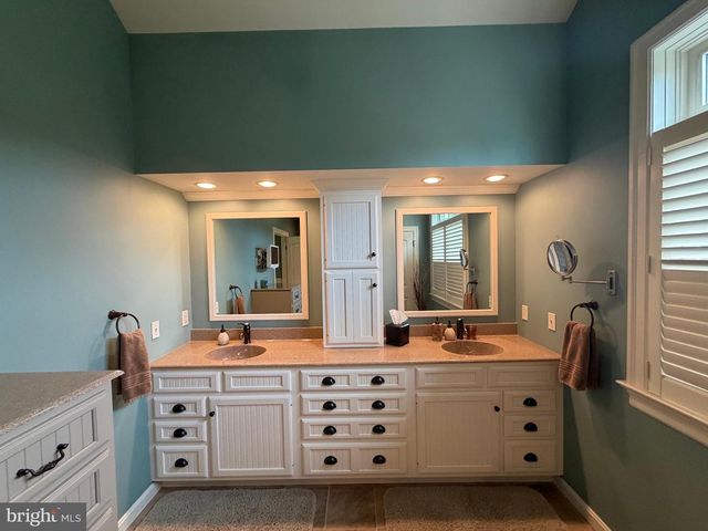 957 MONDALE RD, Bird In Hand, PA 17505