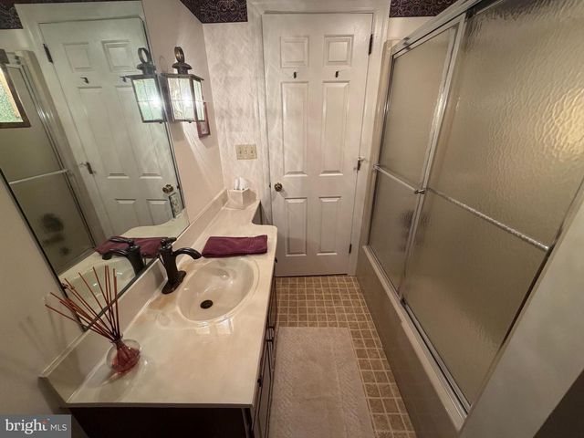 957 MONDALE RD, Bird In Hand, PA 17505