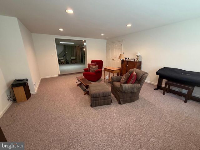 957 MONDALE RD, Bird In Hand, PA 17505
