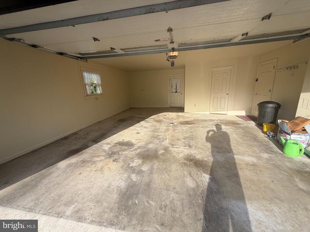 957 MONDALE RD, Bird In Hand, PA 17505