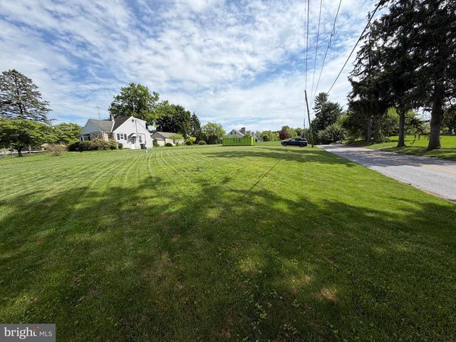 957 MONDALE RD, Bird In Hand, PA 17505