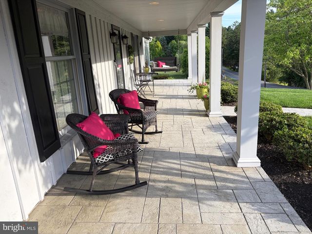 957 MONDALE RD, Bird In Hand, PA 17505
