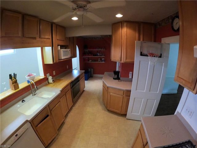 1600 Cedar LN, Norfolk, VA 23508