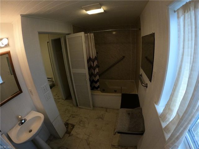 1600 Cedar LN, Norfolk, VA 23508