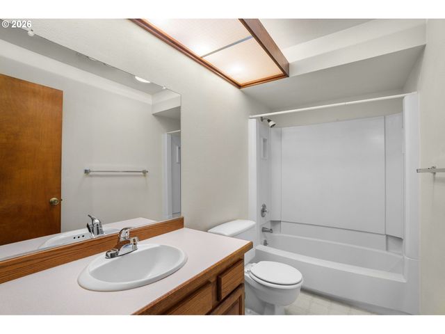 10980 Sw MEADOWBROOK Dr 3, Portland, OR 97224