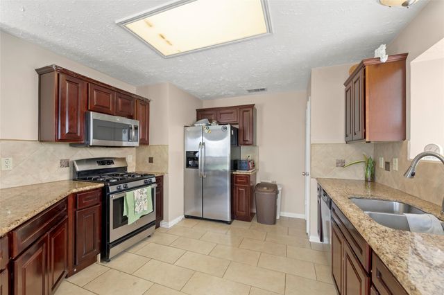 2033 Wildwood Ridge Drive, Missouri City, TX 77489