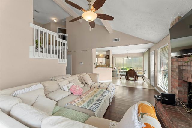 2033 Wildwood Ridge Drive, Missouri City, TX 77489