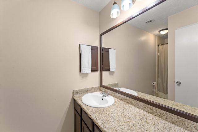 2033 Wildwood Ridge Drive, Missouri City, TX 77489