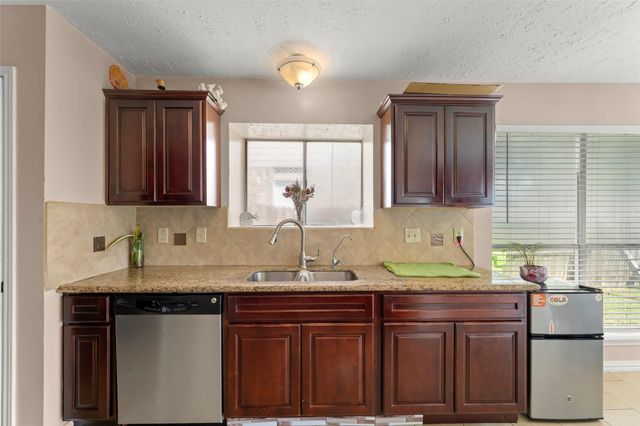 2033 Wildwood Ridge Drive, Missouri City, TX 77489