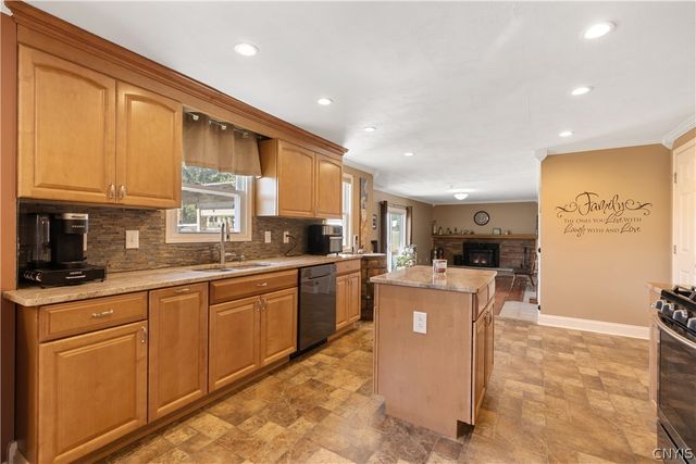 8032 Trina Circle, Clay, NY 13041