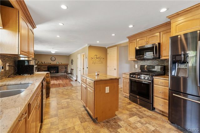 8032 Trina Circle, Clay, NY 13041