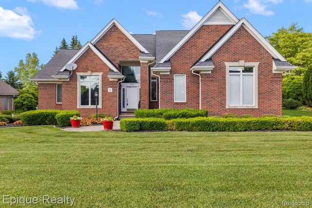 5675 Golf Pointe Drive, Village Of Clarkston, MI 48348