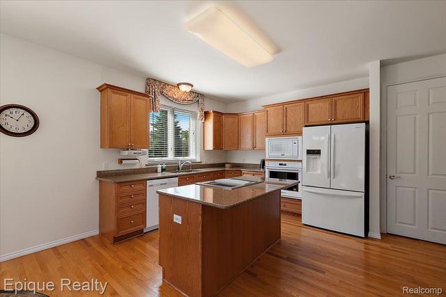 5675 Golf Pointe Drive, Village Of Clarkston, MI 48348