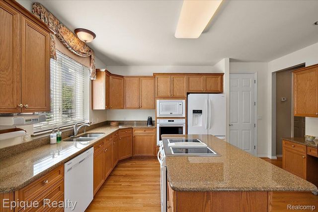 5675 Golf Pointe Drive, Village Of Clarkston, MI 48348