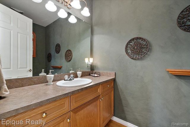5675 Golf Pointe Drive, Village Of Clarkston, MI 48348