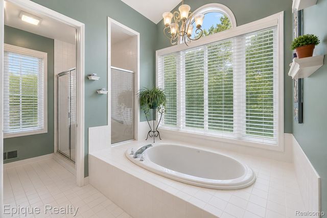 5675 Golf Pointe Drive, Village Of Clarkston, MI 48348