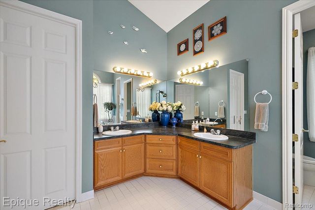 5675 Golf Pointe Drive, Village Of Clarkston, MI 48348