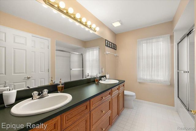 5675 Golf Pointe Drive, Village Of Clarkston, MI 48348
