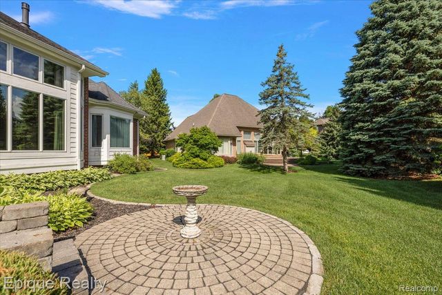 5675 Golf Pointe Drive, Village Of Clarkston, MI 48348