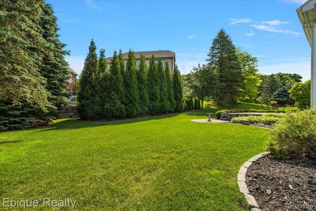 5675 Golf Pointe Drive, Village Of Clarkston, MI 48348