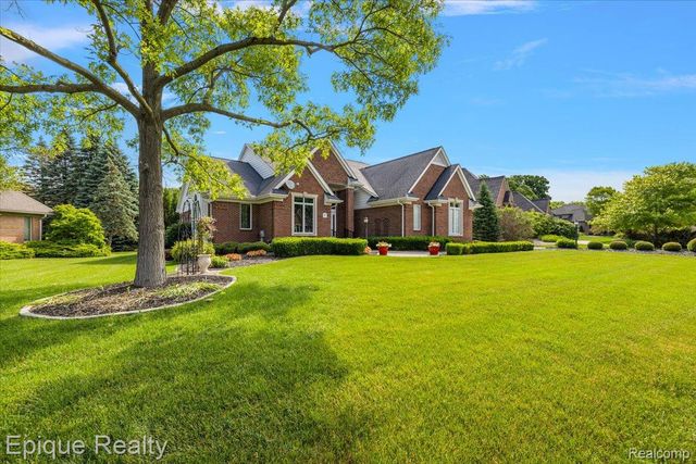 5675 Golf Pointe Drive, Village Of Clarkston, MI 48348