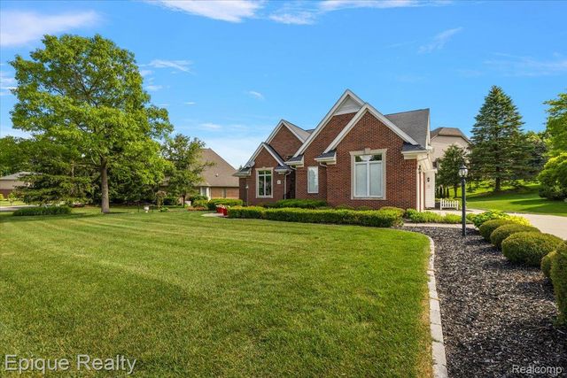 5675 Golf Pointe Drive, Village Of Clarkston, MI 48348