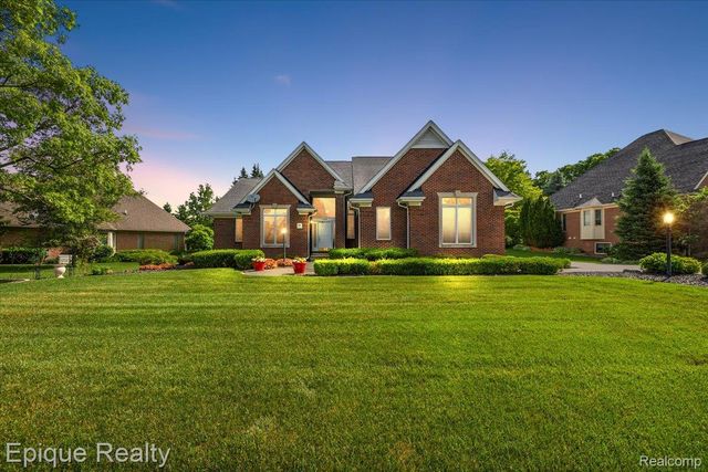 5675 Golf Pointe Drive, Village Of Clarkston, MI 48348