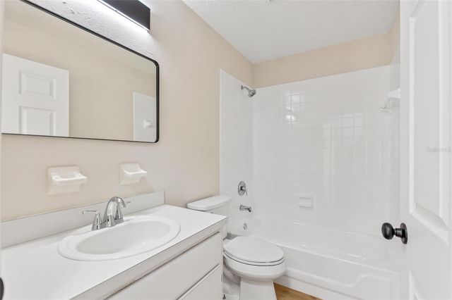 818 N JOANNA AVENUE, Tavares, FL 32778