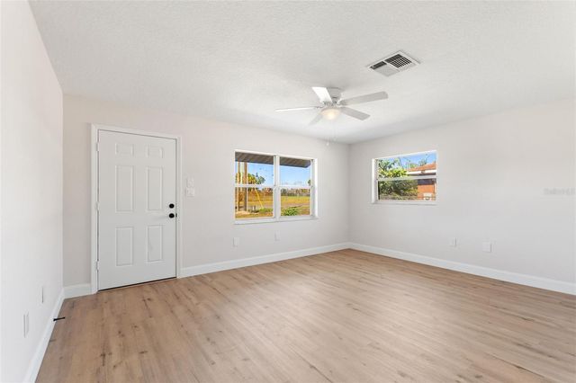 818 N JOANNA AVENUE, Tavares, FL 32778