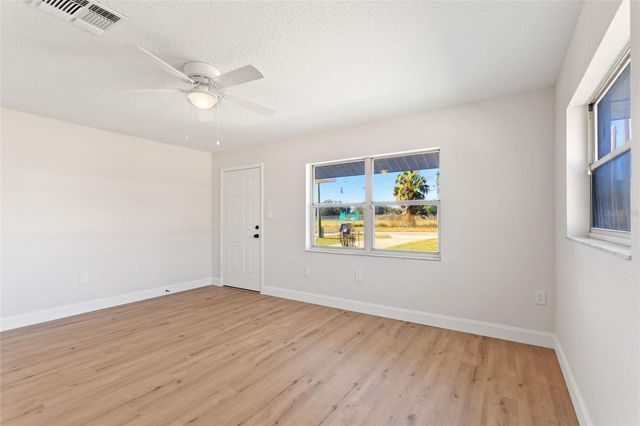 818 N JOANNA AVENUE, Tavares, FL 32778