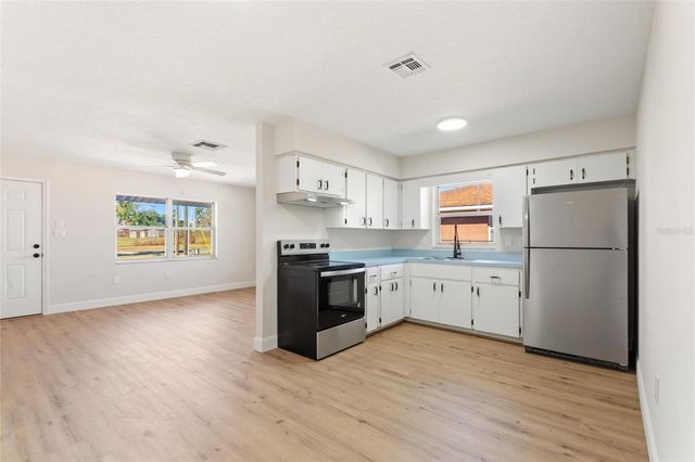 818 N JOANNA AVENUE, Tavares, FL 32778