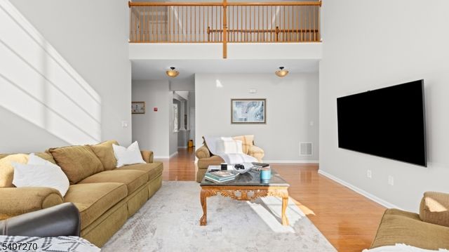 6 Stone Hill Ct, Washington Twp., NJ 07840