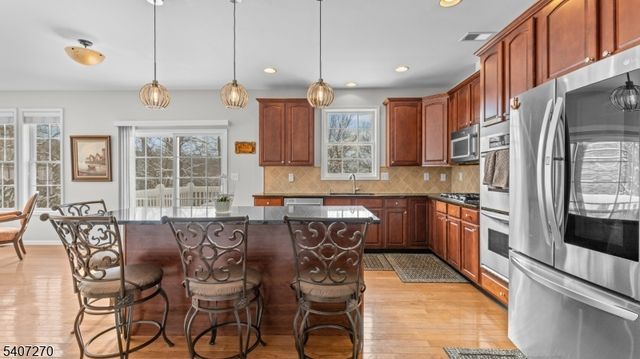 6 Stone Hill Ct, Washington Twp., NJ 07840