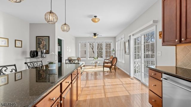 6 Stone Hill Ct, Washington Twp., NJ 07840