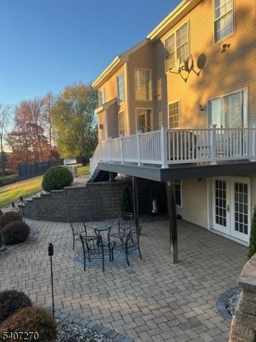 6 Stone Hill Ct, Washington Twp., NJ 07840