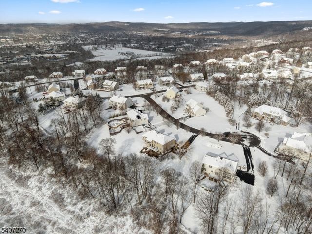 6 Stone Hill Ct, Washington Twp., NJ 07840