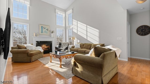 6 Stone Hill Ct, Washington Twp., NJ 07840