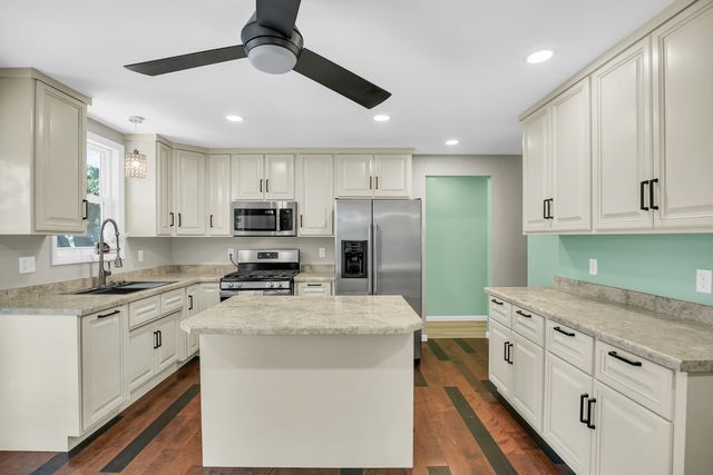 240 W Pine Street, Paxton, IL 60957