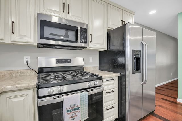 240 W Pine Street, Paxton, IL 60957