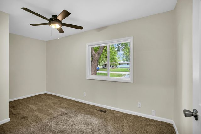 240 W Pine Street, Paxton, IL 60957