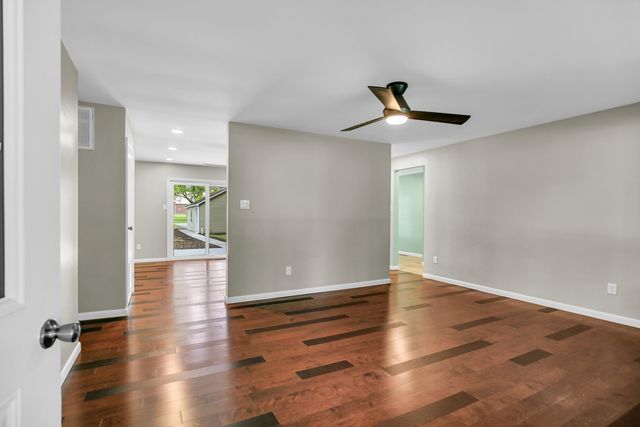 240 W Pine Street, Paxton, IL 60957