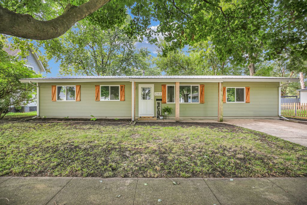 240 W Pine Street, Paxton, IL 60957