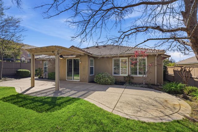 2052 Beckett Dr, El Dorado Hills, CA 95762