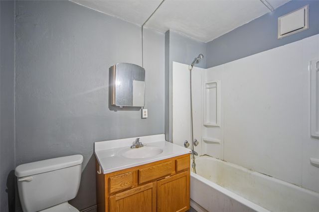 102 S Main Street, Leon, IA 50144