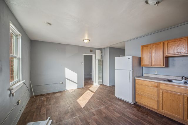 102 S Main Street, Leon, IA 50144